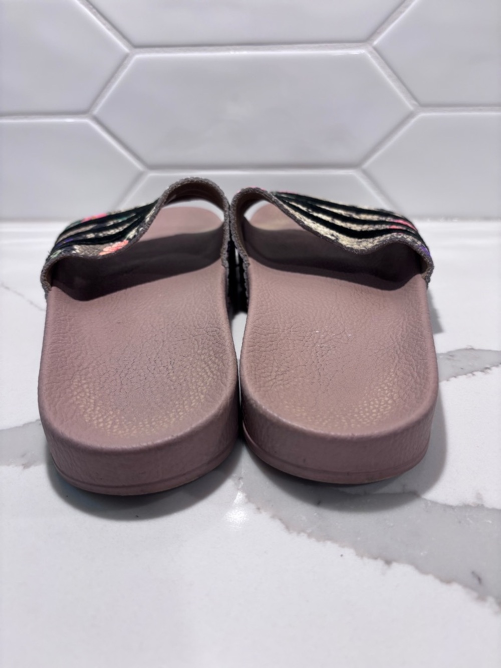 Adidas adilette slides - Picture 6 of 7
